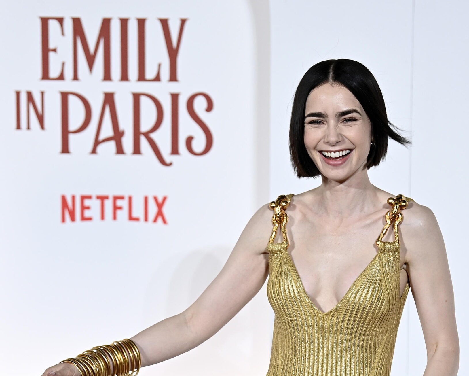 Η Lily Collins απογειώνει τον οίκο Schiaparelli στις εμφανίσεις της στη Ρώμη για το «Emily In Paris»