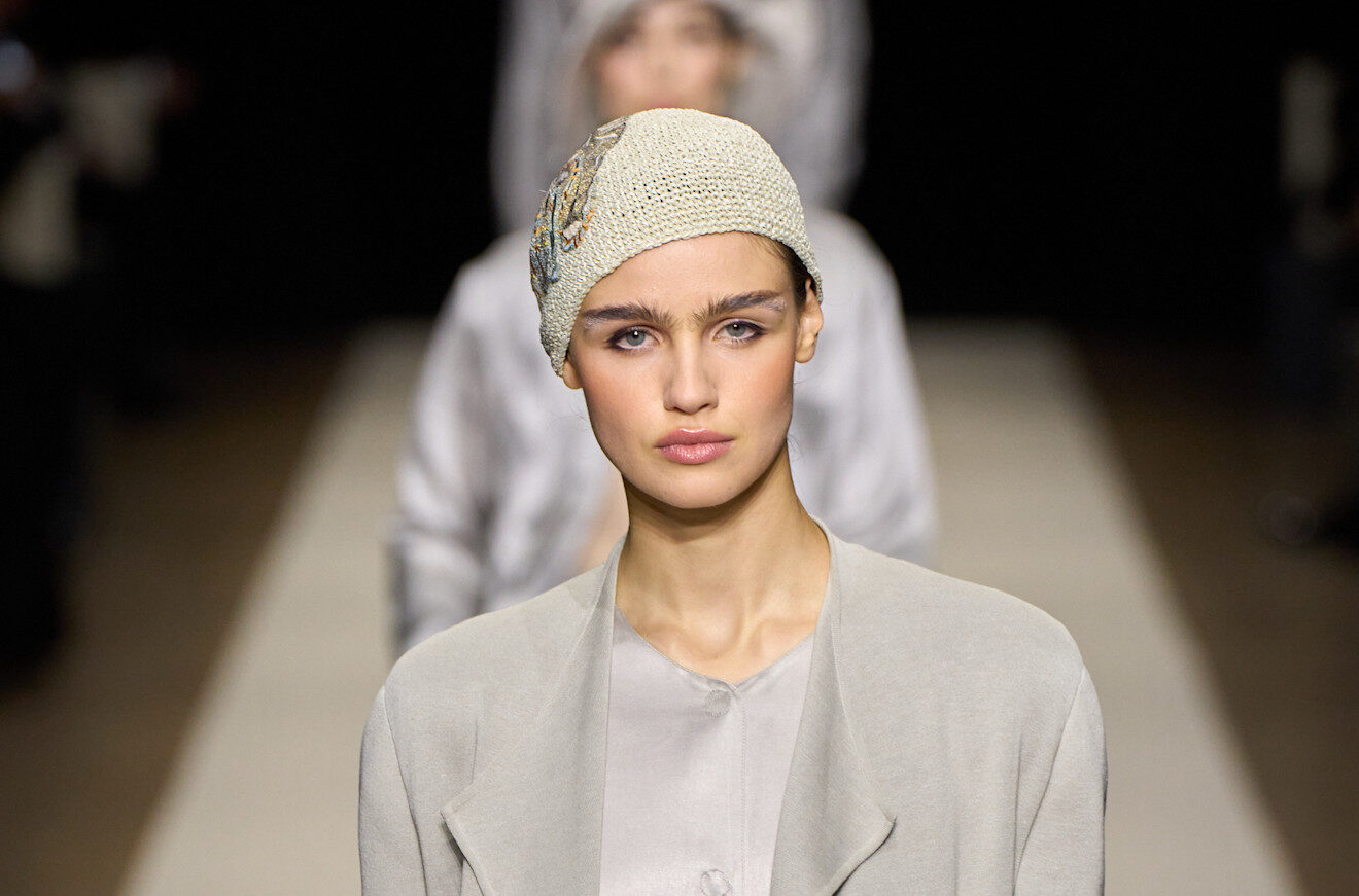 Η ομορφιά της άνοιξης του 2025 για τον Giorgio Armani στρέφει το βλέμμα... στα μάτια!