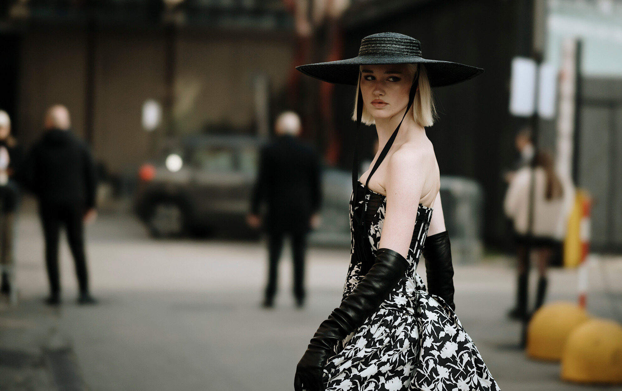 Δερμάτινα γάντια: Πώς να αναβαθμίσεις το φθινοπωρινό σου στυλ με αυτό το chic αξεσουάρ