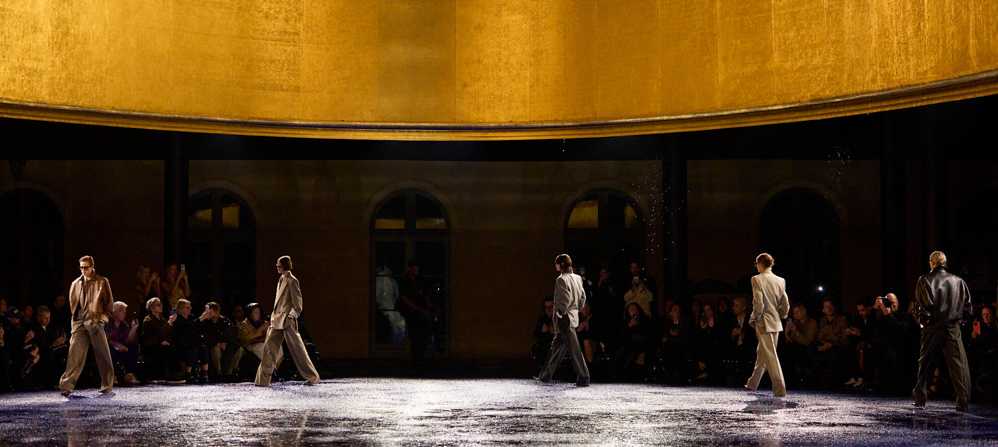 Οι 10 μακροβιότεροι creative directors στους μεγαλύτερους οίκους μόδας παγκοσμίως