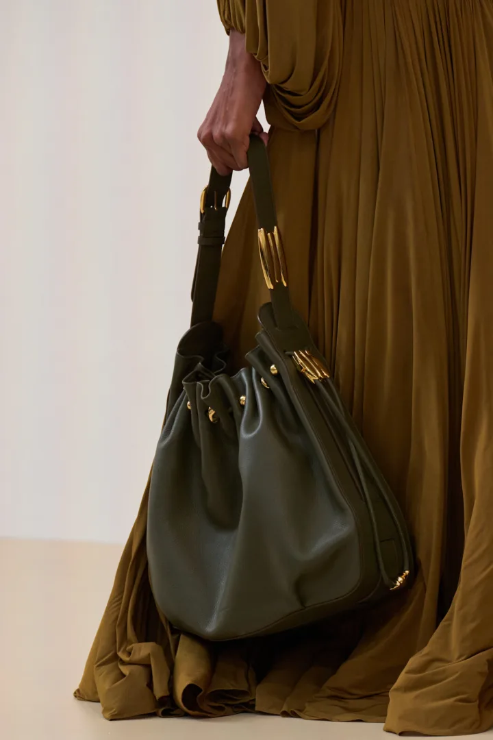 Οι 5 top bucket bags της αγοράς που πρέπει οπωσδήποτε να έχεις