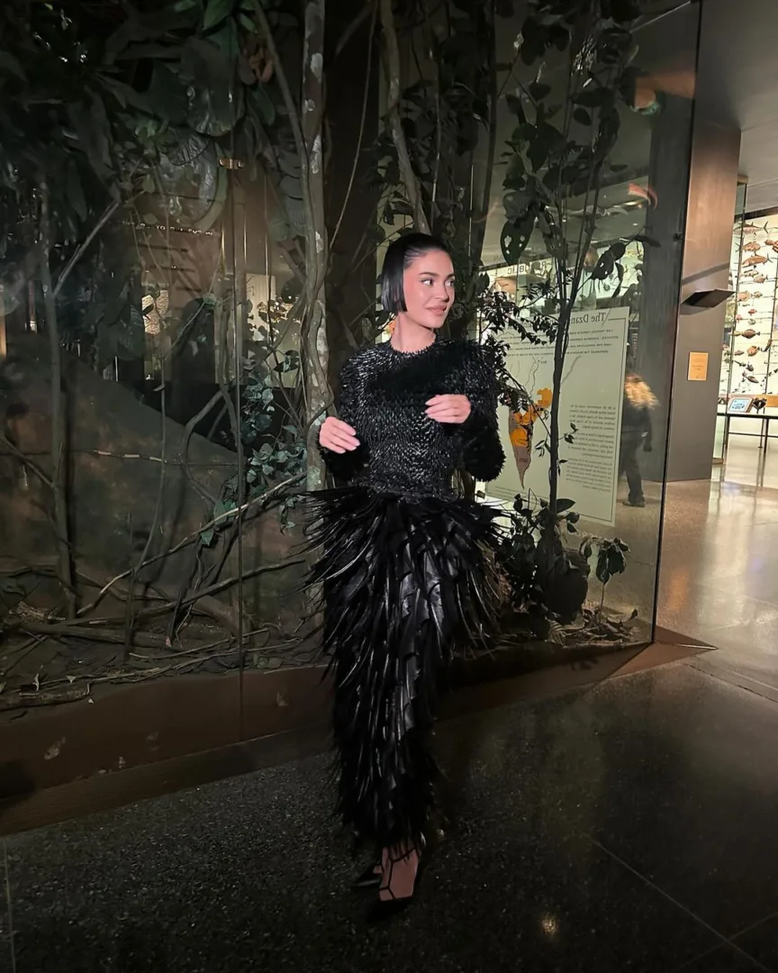 Η σκοτεινή εμφάνιση της Kylie Jenner στα CFDA Awards 2024 με το μαύρο αιχμηρό φόρεμα