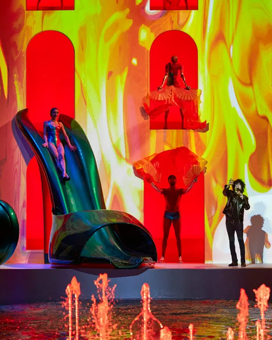 «Paris Is Louboutining»: Ένα ξεχωριστό show SS '25 πραγματοποίησε ο μαγευτικός Christian Louboutin