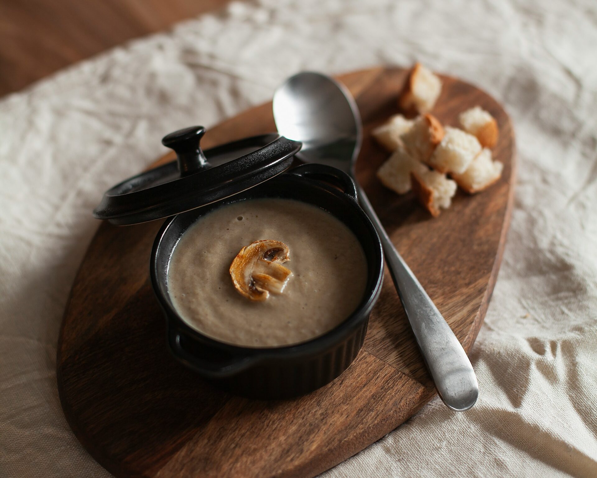 Η εύκολη και super υγιεινή βελουτέ μανιταρόσουπα που θα απολαύσεις χουχουλιάζοντας στον καναπέ σου