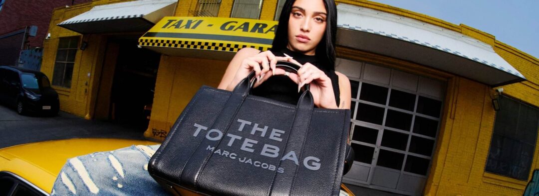 Ο Marc Jacobs «επιστρατεύει» τις Adriana Lima και Lourdes Leon για την νέα καμπάνια με τις best seller τσάντες του