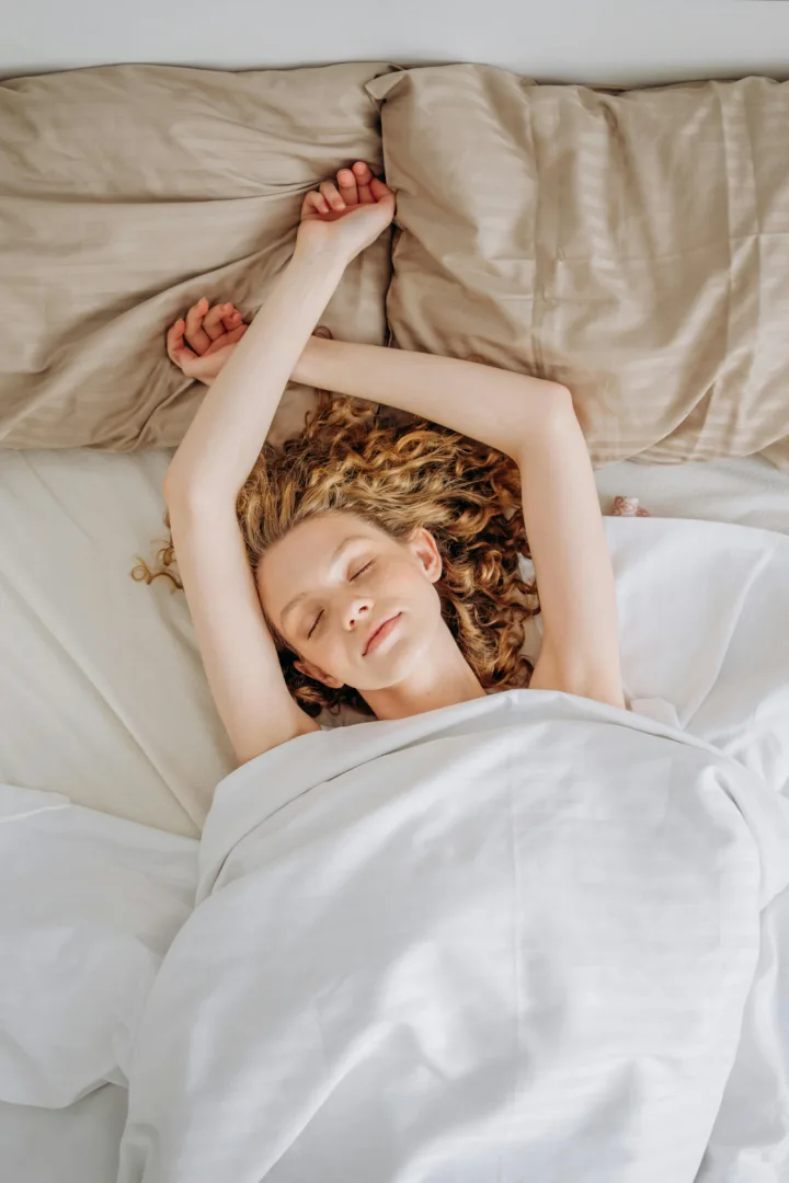 «Sleeping in»: Το τελετουργικό του Σαββατοκύριακου που βοηθά την υγεία σου