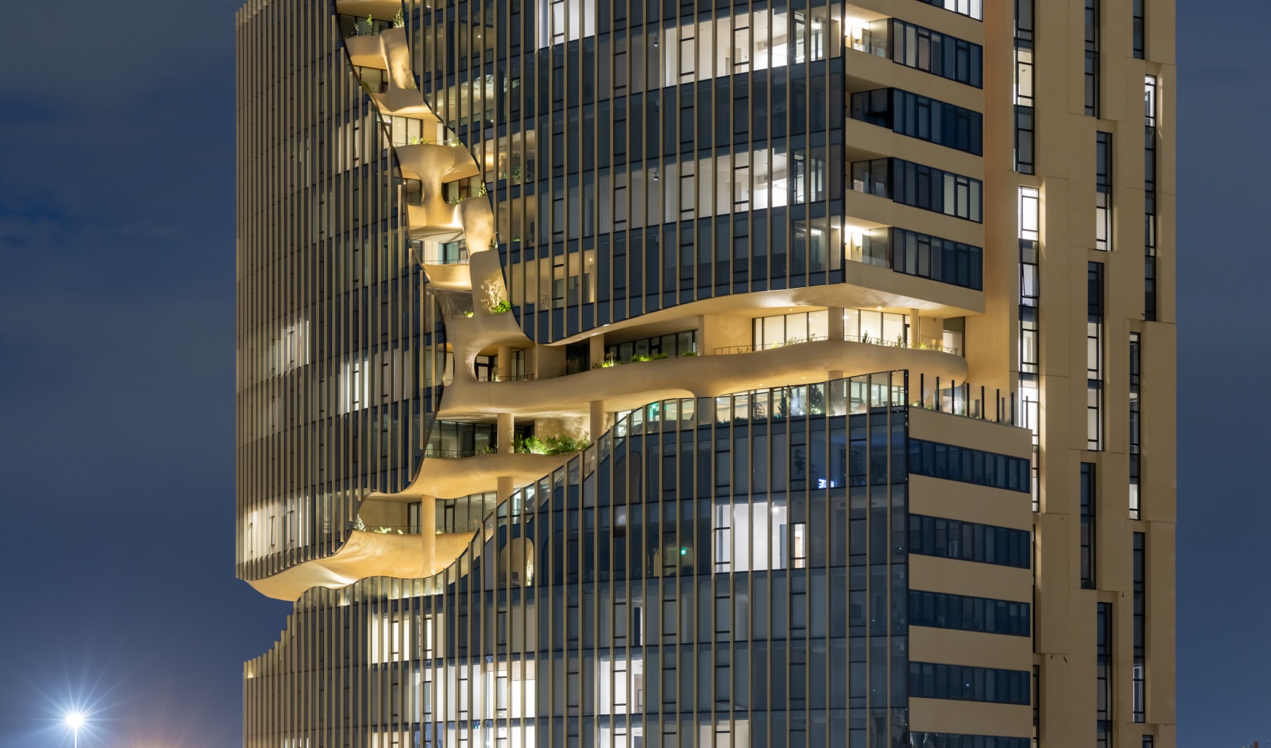 One River North: Ένα μοναδικό αρχιτεκτονικό δημιούργημα που αντιγράφει τα Βραχώδη Όρη