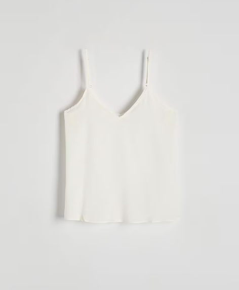 Copy the look: Το λευκό σμόκιν της Σίντυ Κρόφορντ είναι το festive σύνολο που θα θέλεις να αντιγράψεις