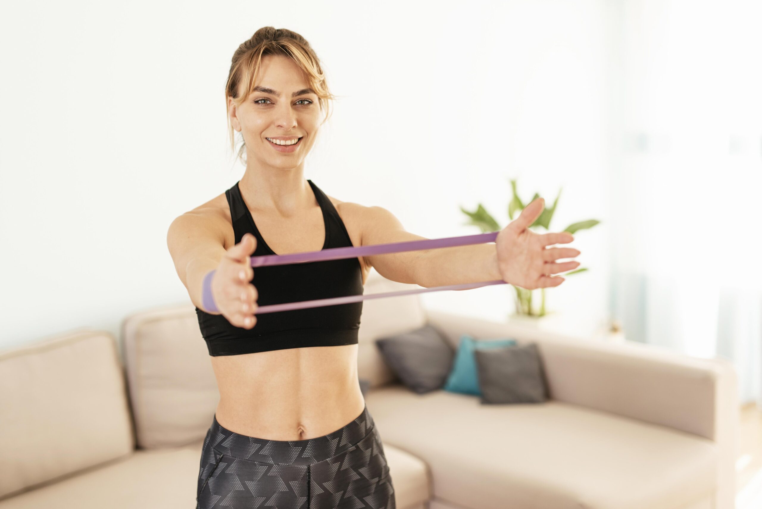 Κάνεις διάλειμμα; 5 εύκολες ασκήσεις για το πάνω μέρος του σώματος σου θα σε κάνουν να νιώθεις άλλος άνθρωπος