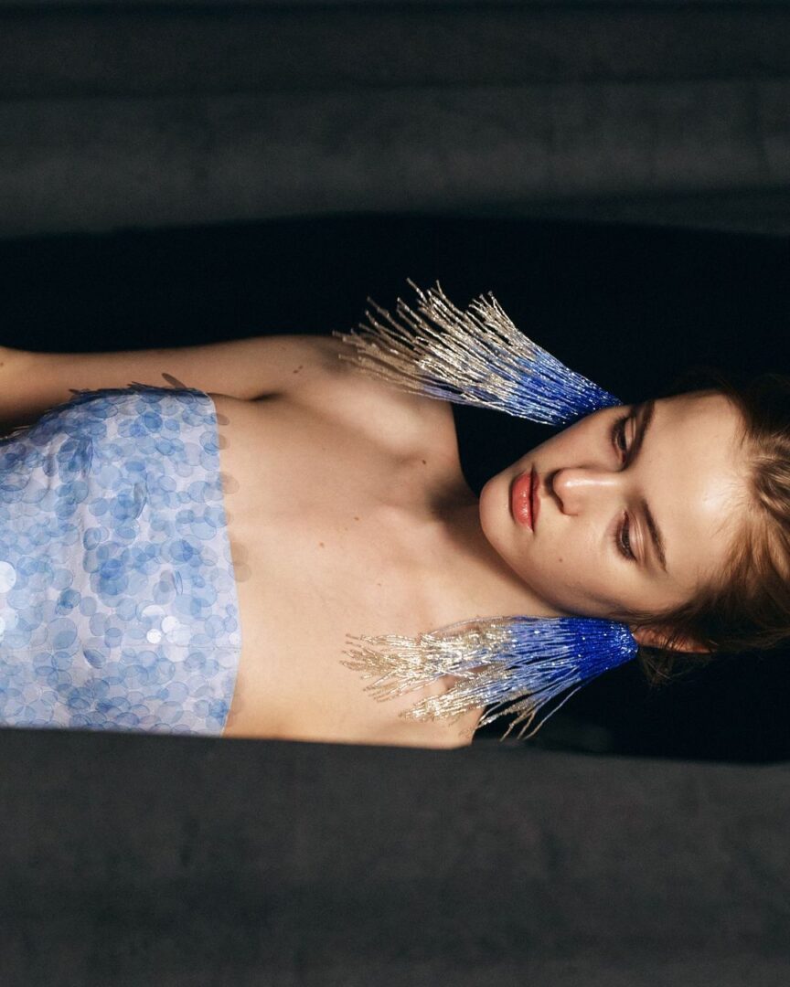 «Mid the Stone Totems»: Η συλλογή Carolina Herrera Resort 2025 στην Πόλη του Μεξικού