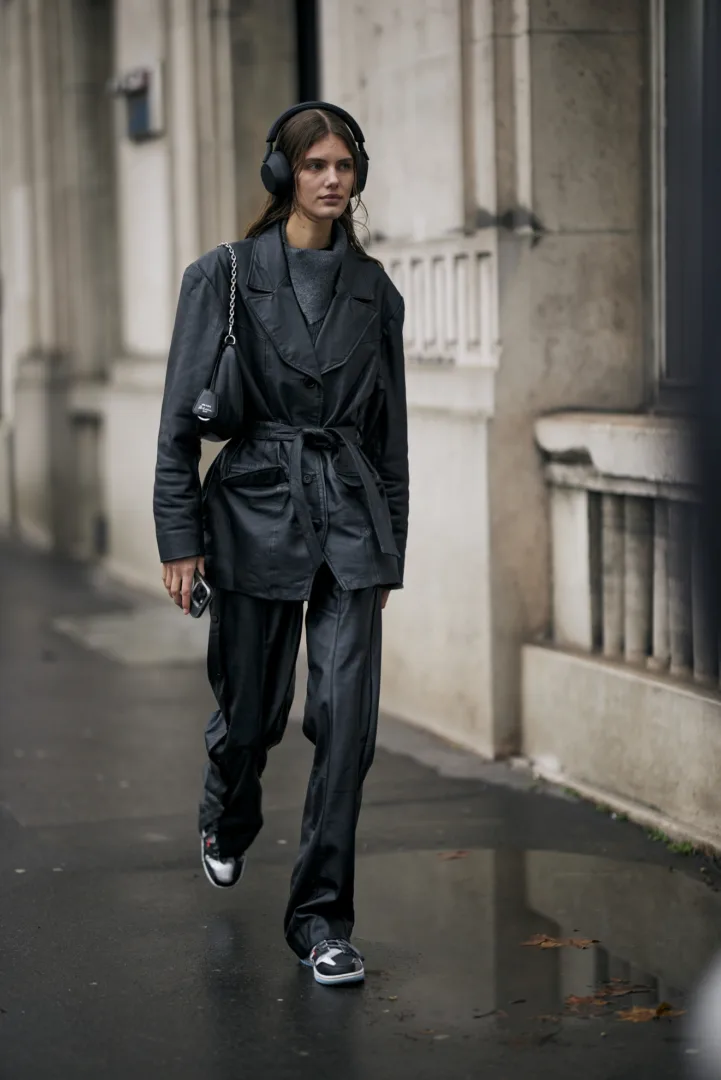 3 everyday casual looks με δερμάτινα παντελόνια για να αντιγράψεις