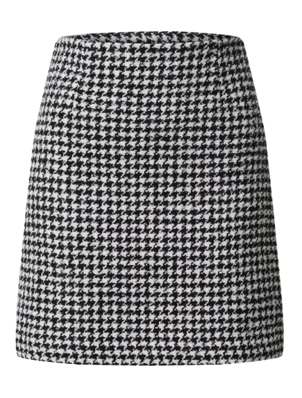 Ασπρόμαυρο Καρό: H Τζένιφερ Λόπεζ φορά το διαχρονικό μοτίβο που επέστρεψε (και 6 κομμάτια για να αγοράσεις)