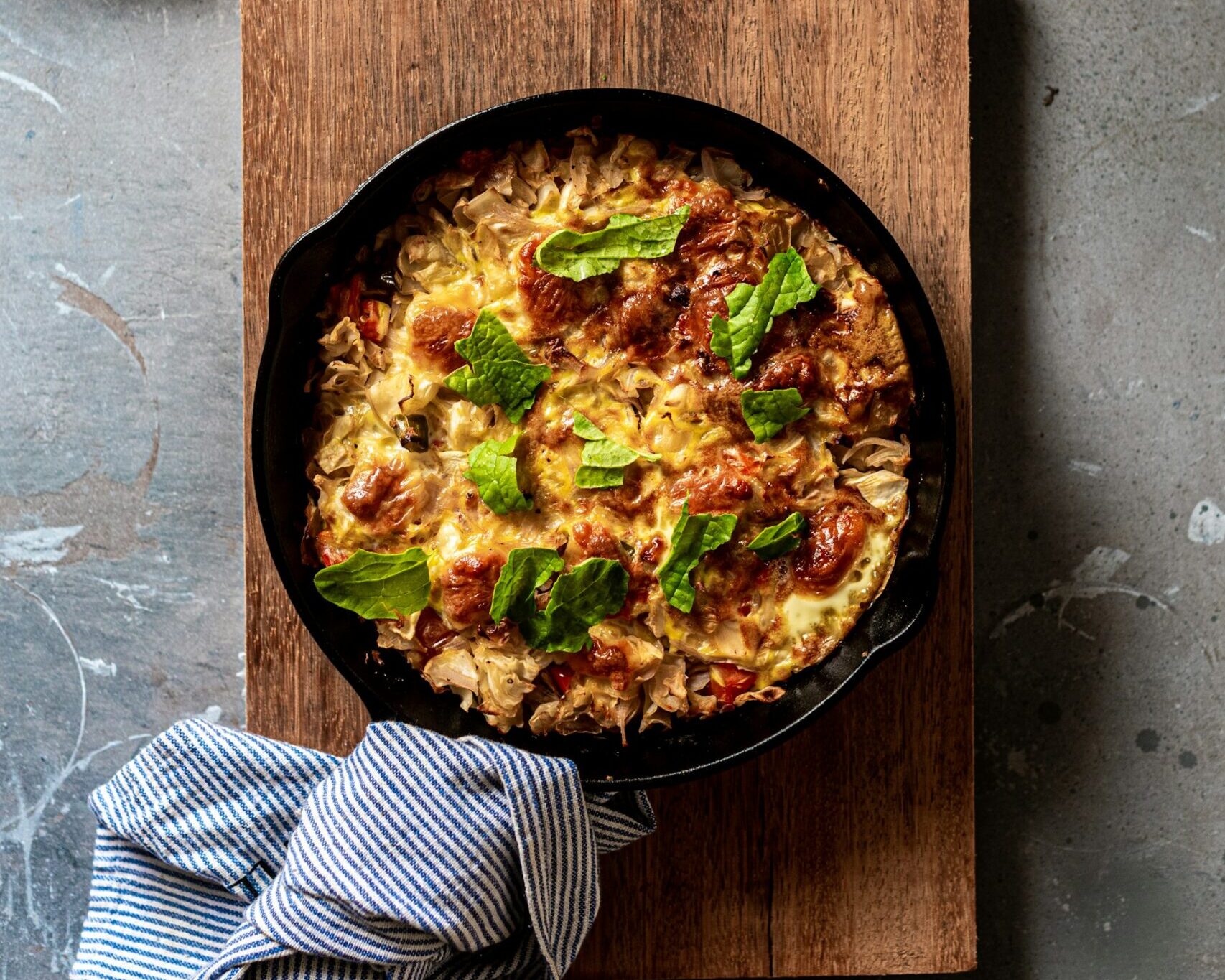 Υγιεινή φριτάτα με σπανάκι, ντοματίνια και τυρί light που θα ετοιμάσεις γρήγορα στο airfryer