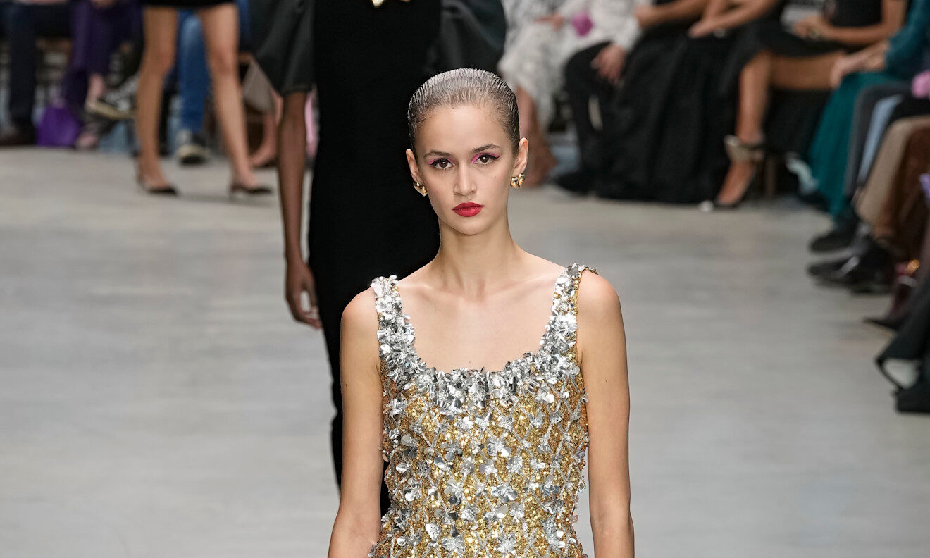 Shine On New Year’s Eve Shopping: Υποδέξου το Νέο Έτος με λαμπερά φορέματα από τα Zara