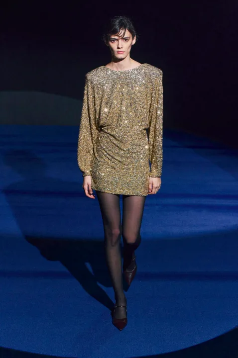 Shine On New Year's Eve Shopping: Υποδέξου το Νέο Έτος με λαμπερά φορέματα από τα Zara
