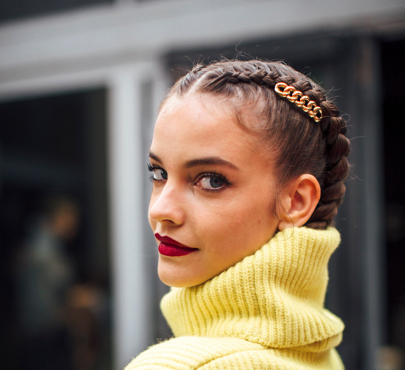 2 πλεξούδες, άπειρο στυλ: Ο οδηγός σου για τα μαλλιά του χειμώνα inspro από τις street stylers