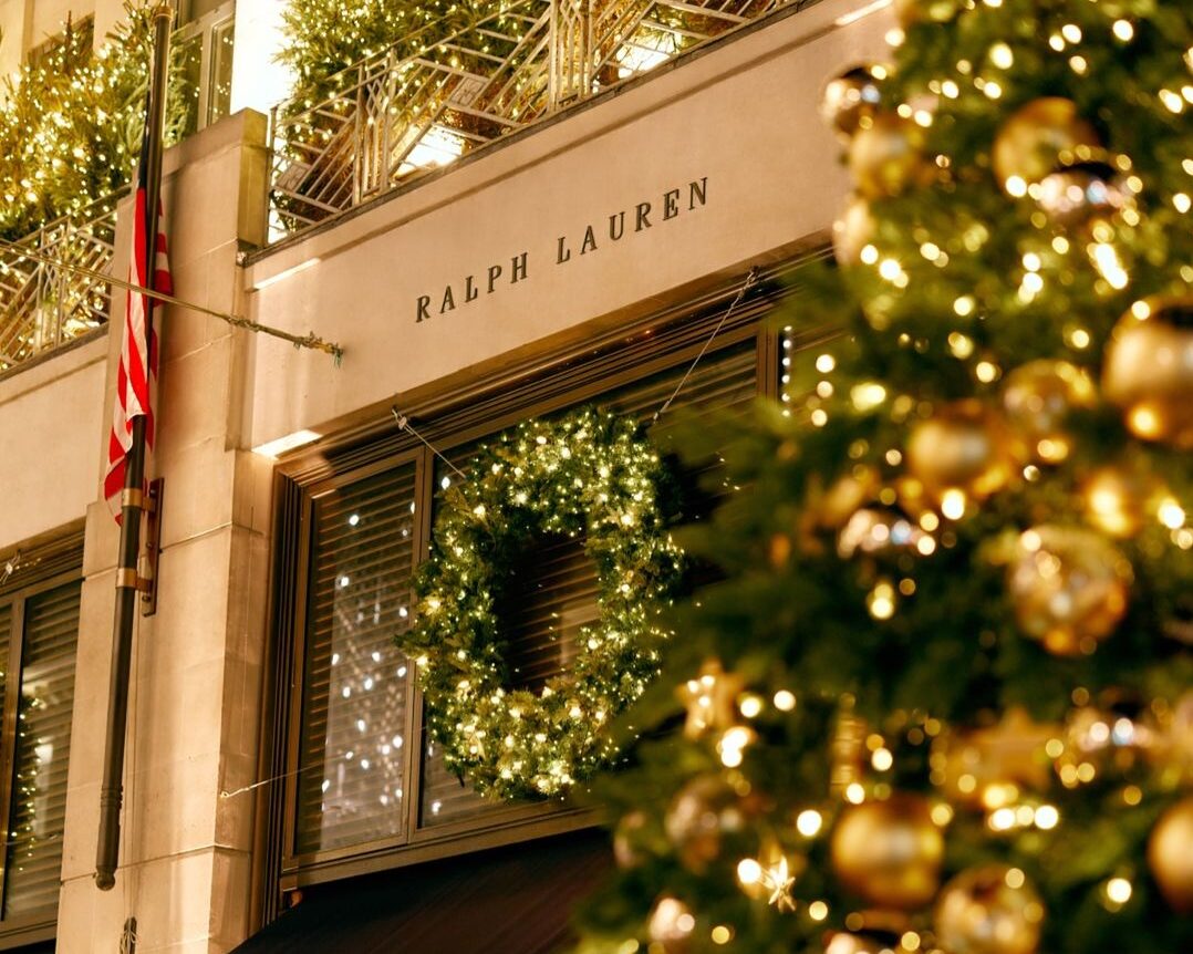 Ο Ralph Lauren αγκαλιάζει την τεχνητή νοημοσύνη για να ζωντανέψει το γνωστό Polo Bear για την εορταστική περίοδο