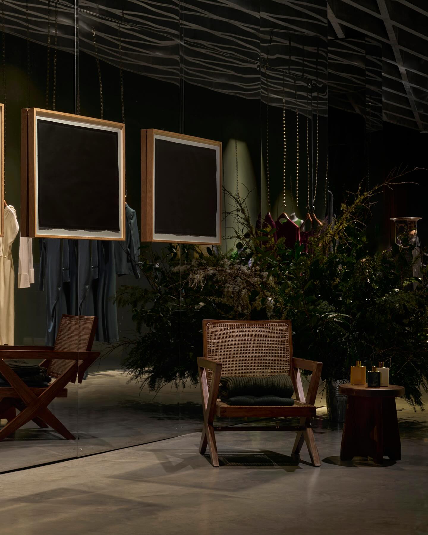 Το όραμα της Victoria Beckham για μια εορταστική διακόσμηση που μαγνητίζει στο 36 Dover Street του Λονδίνου