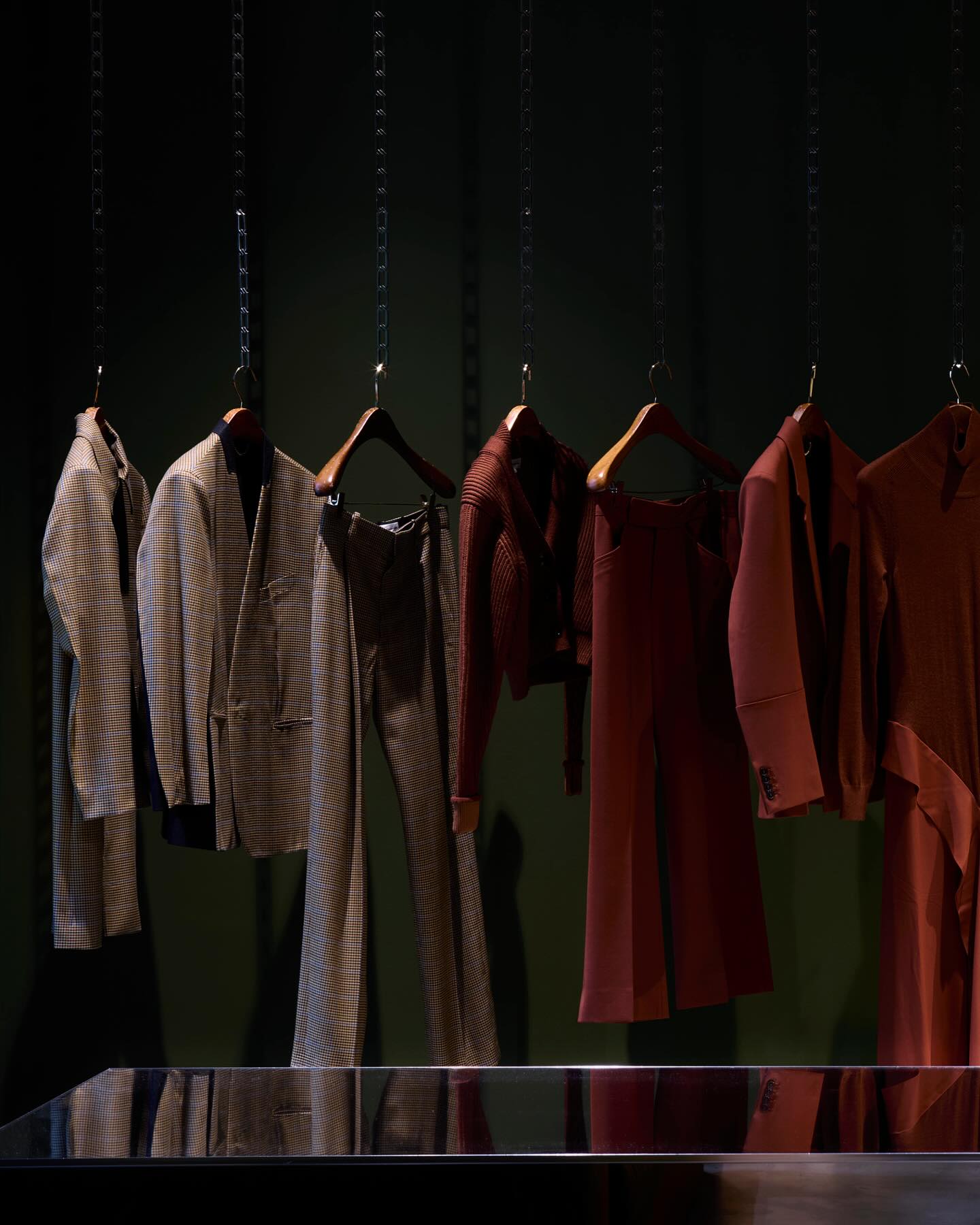 Το όραμα της Victoria Beckham για μια εορταστική διακόσμηση που μαγνητίζει στο 36 Dover Street του Λονδίνου