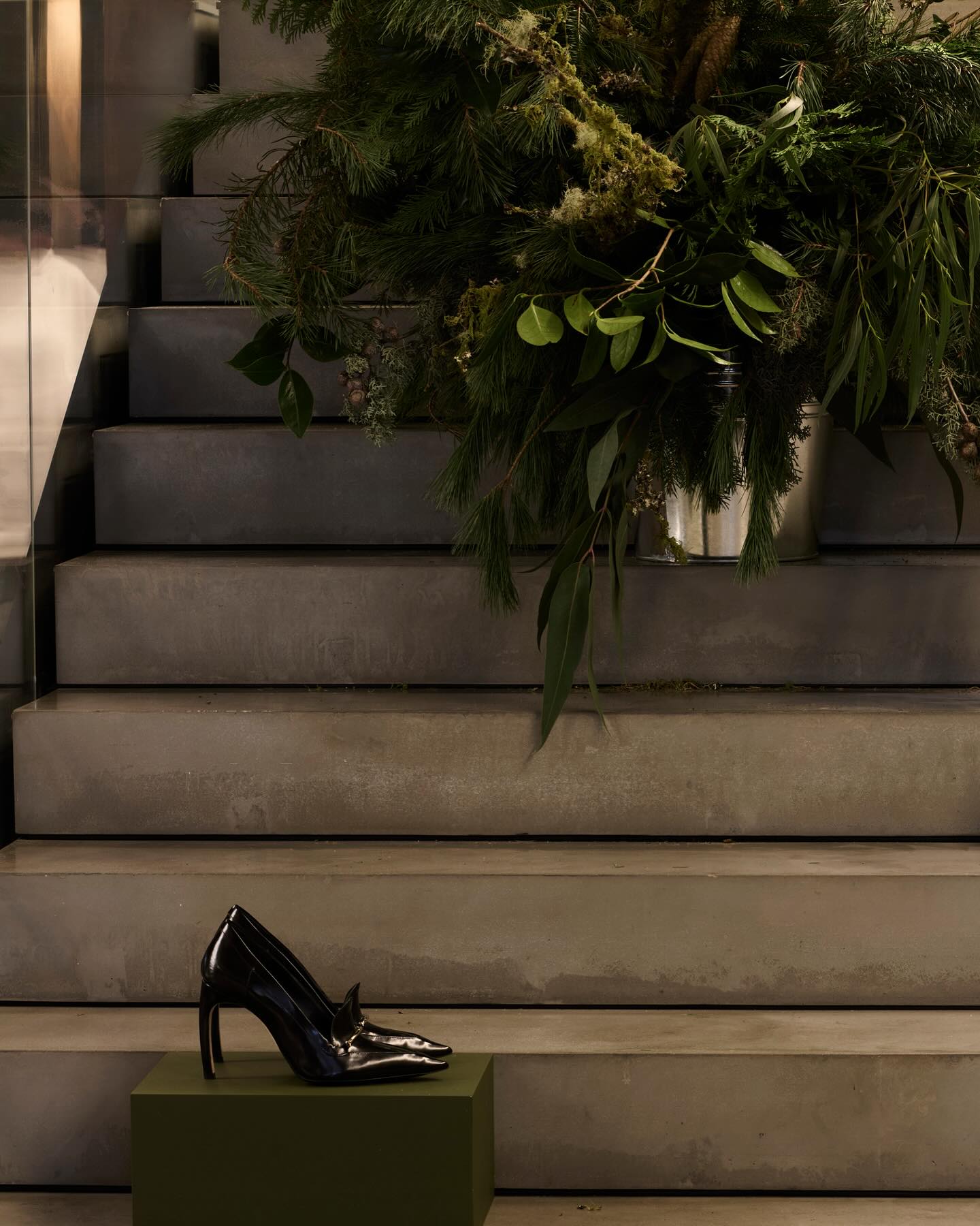 Το όραμα της Victoria Beckham για μια εορταστική διακόσμηση που μαγνητίζει στο 36 Dover Street του Λονδίνου