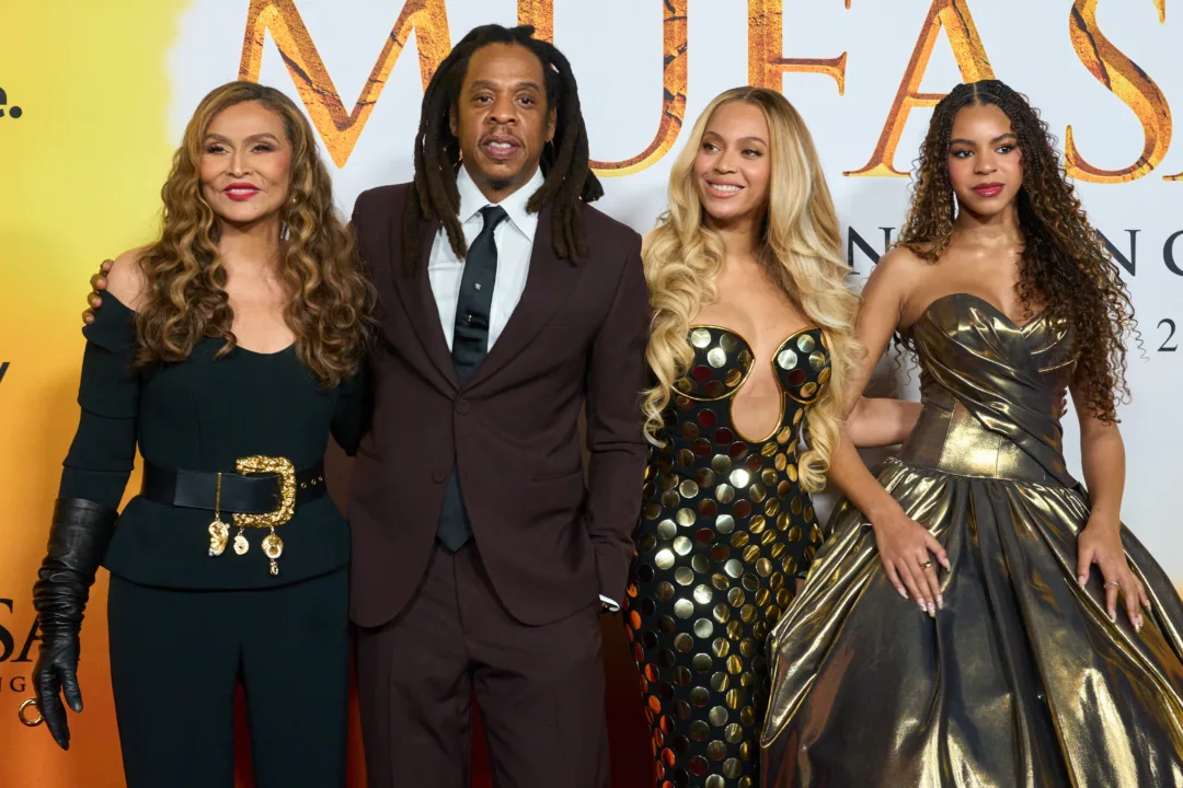 Η «χρυσή και ταιριαστή» εμφάνιση της Beyoncé στο κόκκινο χαλί με την κόρη της