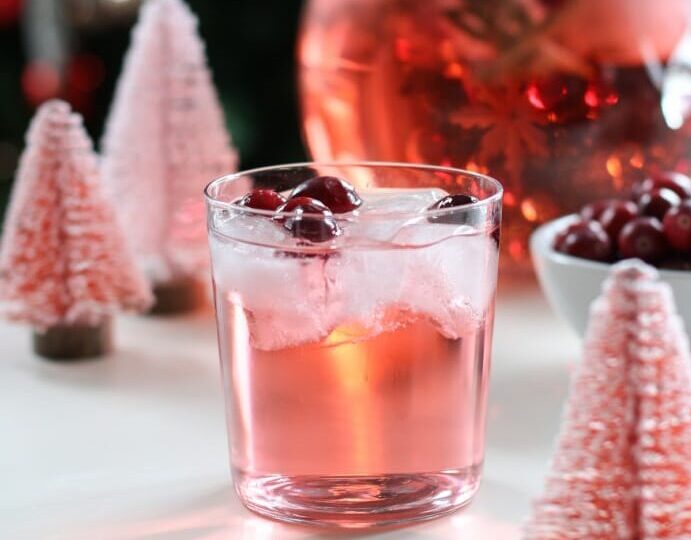 «Jingle Juice Holiday Punch»: Το χριστουγεννιάτικο cocktail με μόνο 3 υλικά