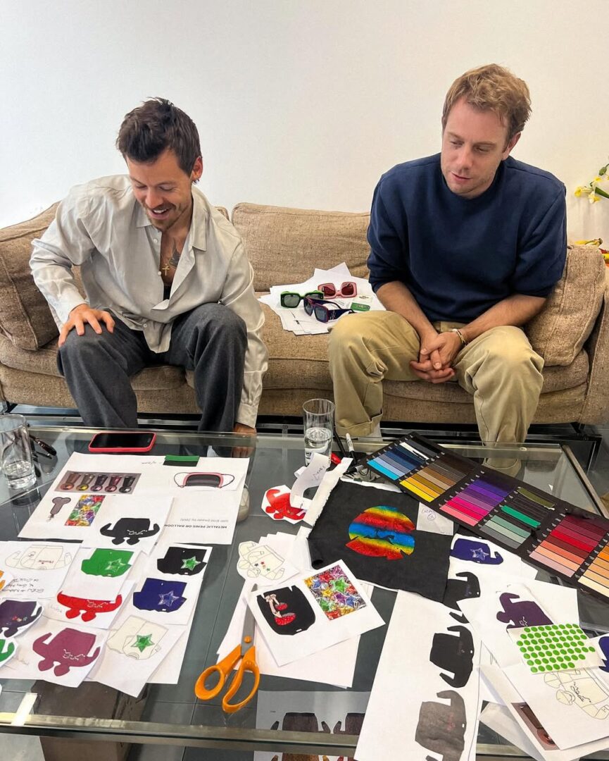 Ο Harry Styles κάνει μια «πολύχρωμη συνεργασία» με τον βραβευμένο σχεδιαστή JW Anderson