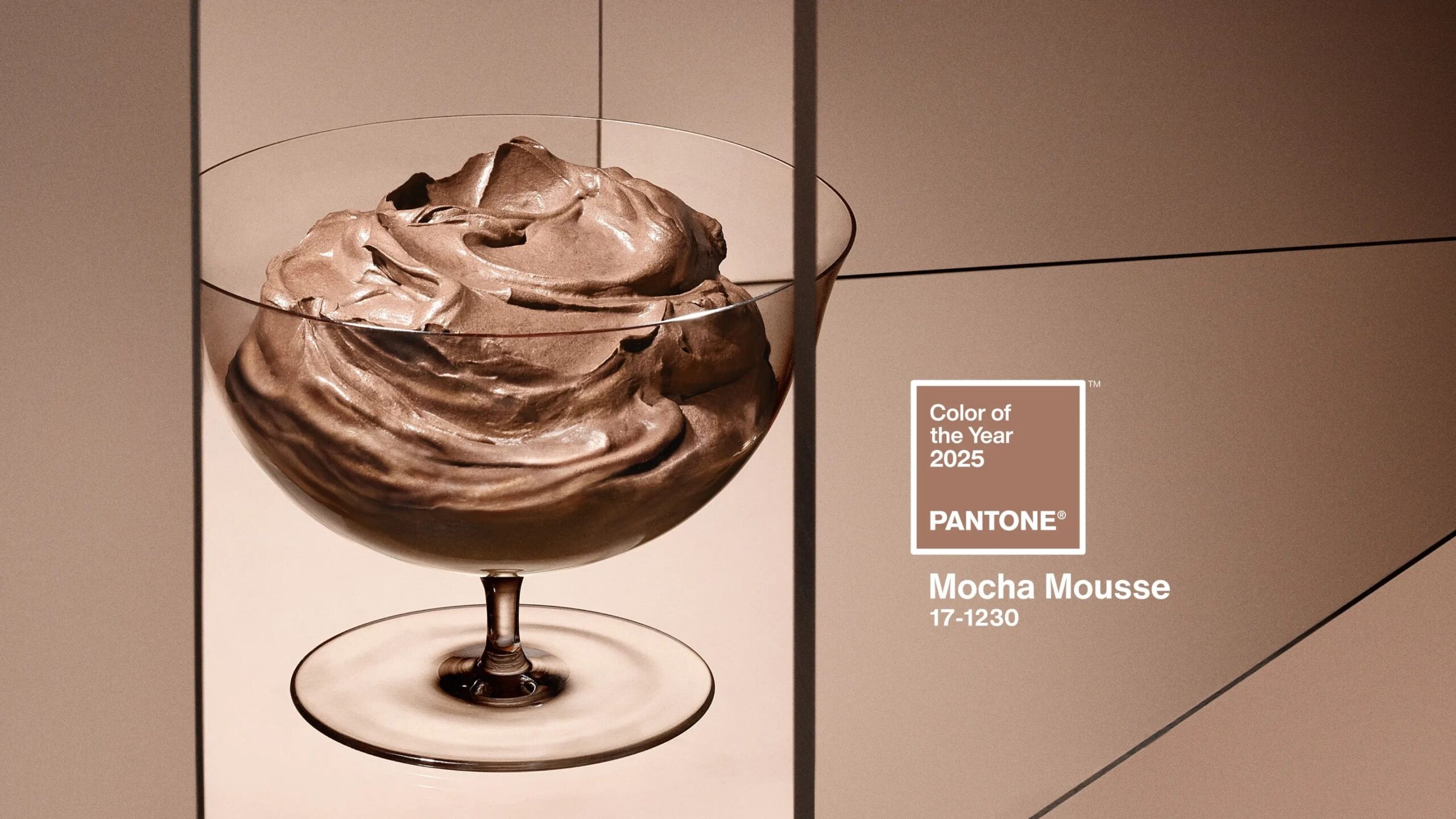 «Mocha Mousse»: Το Χρώμα της Χρονιάς για το 2025 της Pantone έχει την απόχρωση του αγαπημένου μας γλυκίσματος