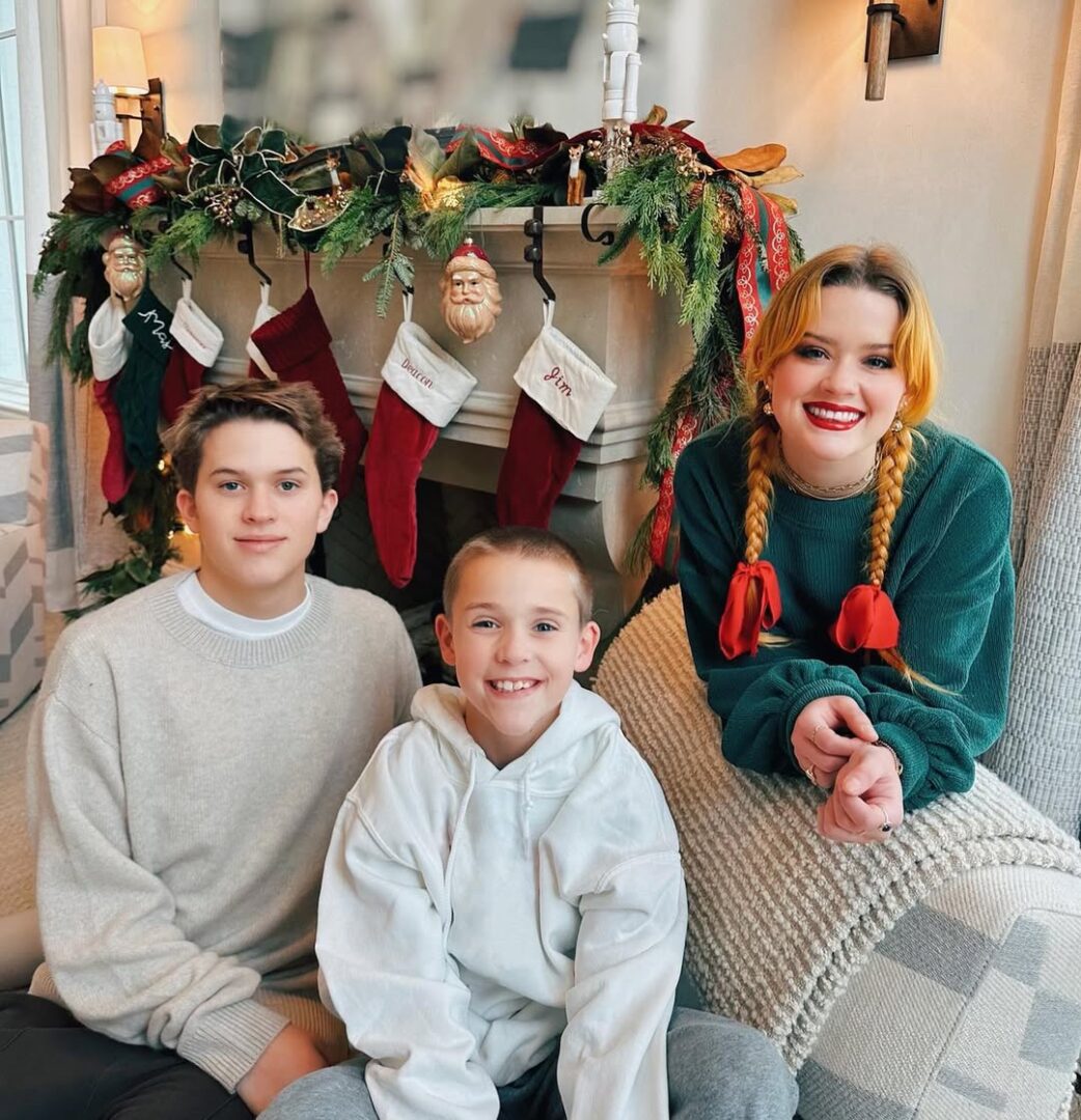 Αντέγραψε την κλασική διακοσμητική χριστουγεννιάτικη γιρλάντα της Ρις Γουίδερσπουν