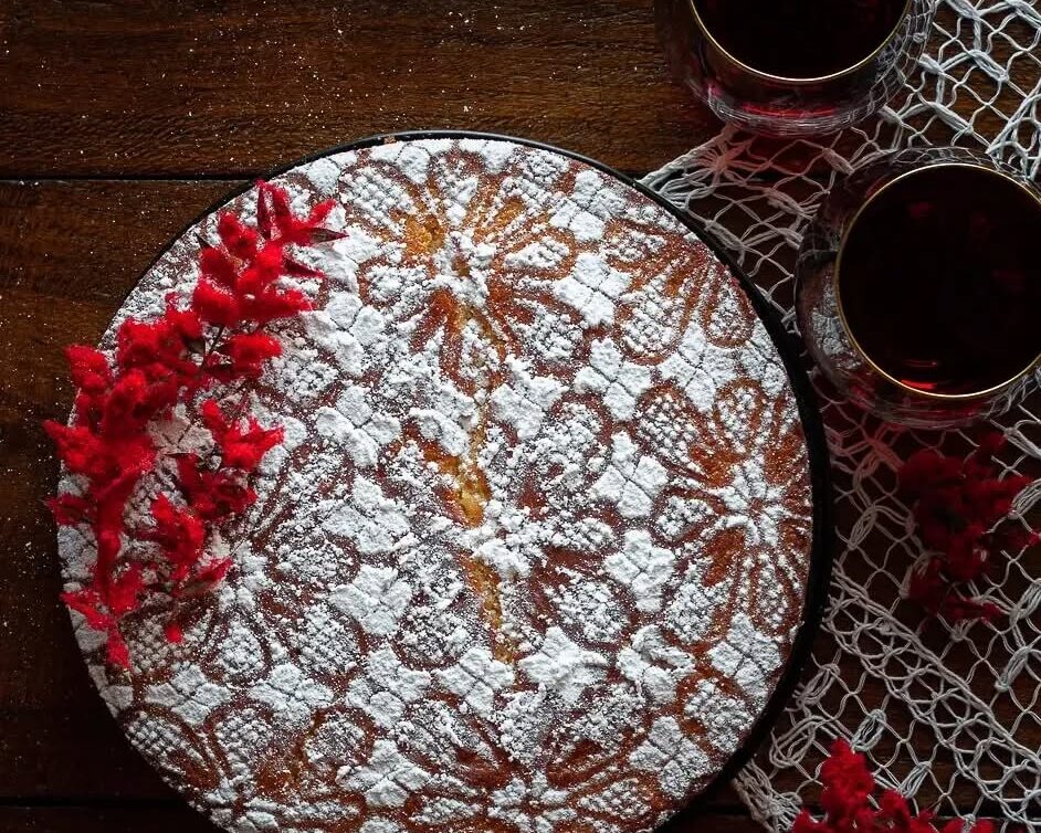 Μοναδικά γευστική βασιλόπιτα-κέικ που θα χρειαστείς μόνο ένα μπολ και θα είναι έτοιμη σε μόλις 5′