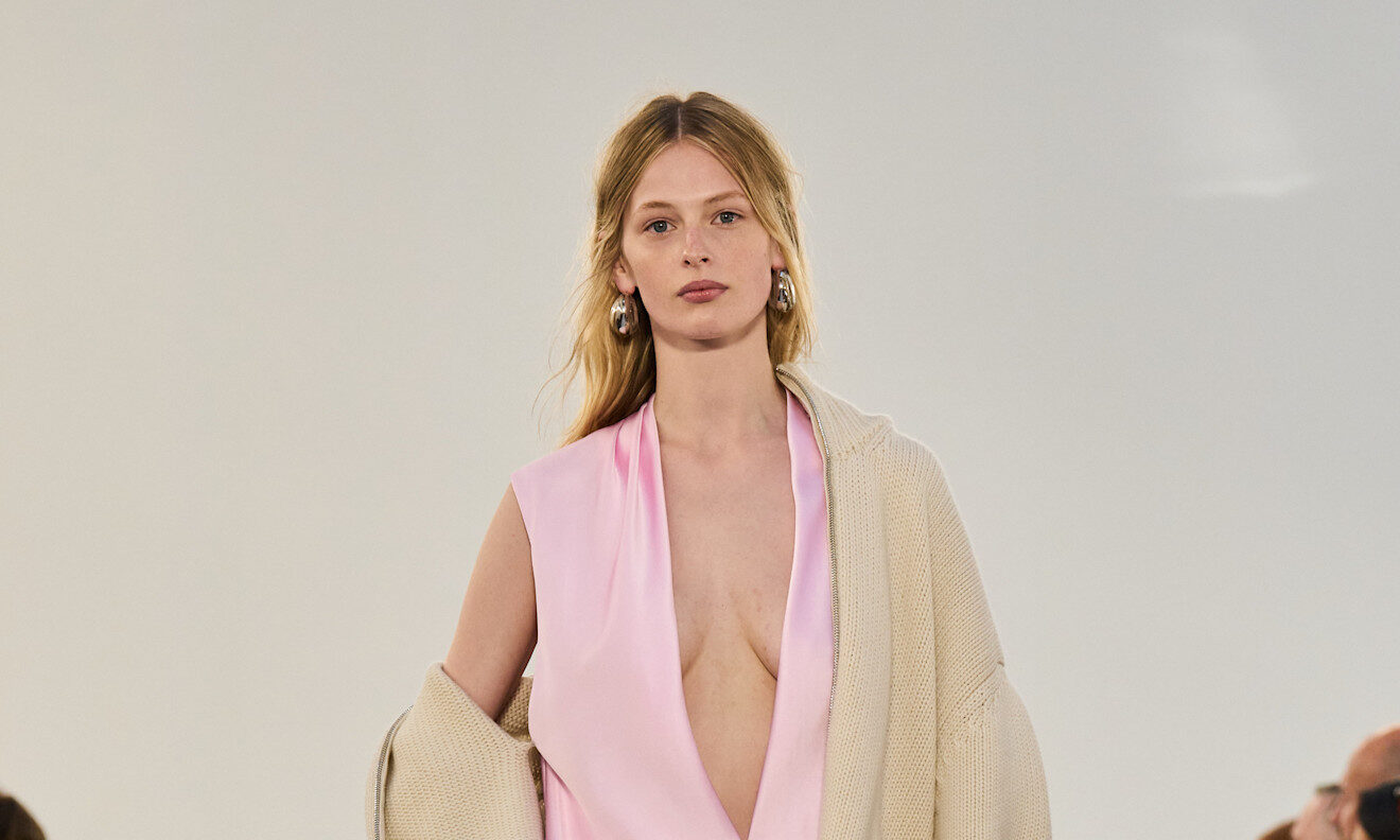 Οι καθοριστικές χρωματικές τάσεις του 2025 που θα θέλεις να φοράς όλο το χρόνο