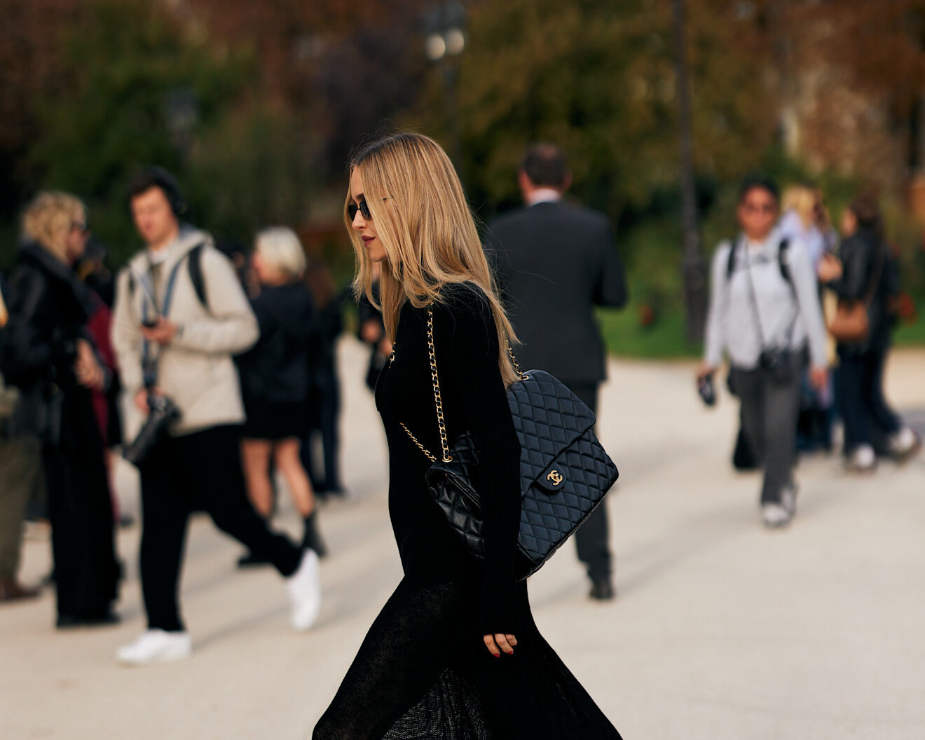 Φοράς μόνο μαύρο χρώμα; Τότε διαθέτεις ένα εξαιρετικά «πολύχρωμο» μυαλό