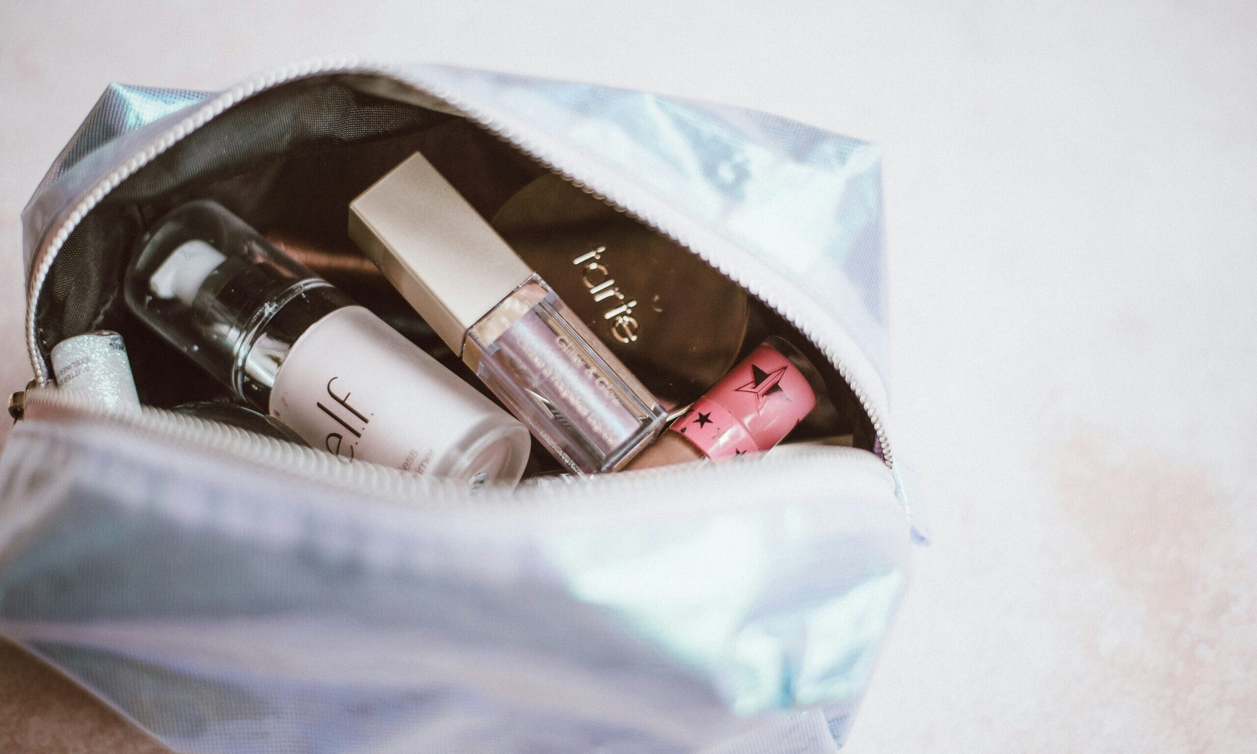 Ανίτα Μπραντ: Τα προϊόντα ομορφιάς που πρέπει να έχεις στο νεσεσέρ σου