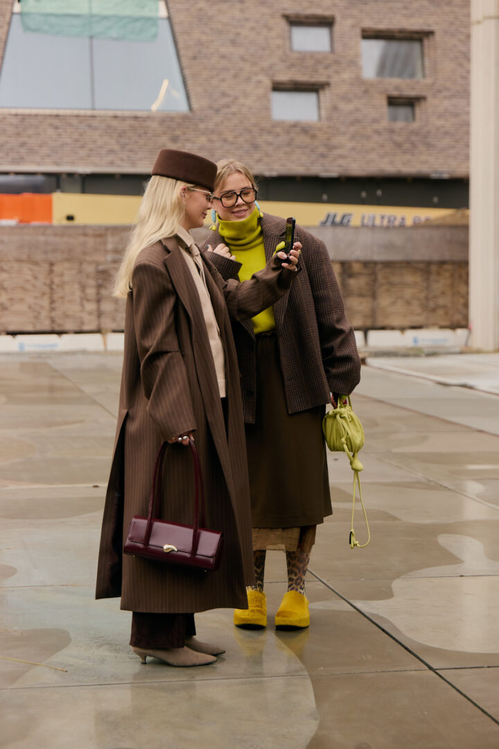 Τα trendy αξεσουάρ που στόλισαν τα κεφάλια των fashionistas την Εβδομάδα Μόδας στην Κοπεγχάγη