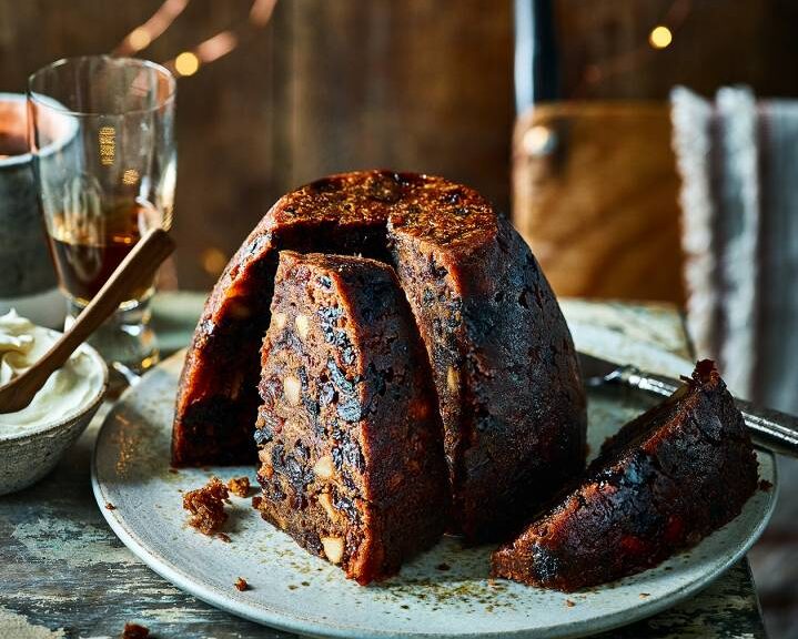 Πεντανόστιμη πουτίγκα με σος σοκολάτας για να αξιοποίησεις τα leftovers της Βασιλόπιτας