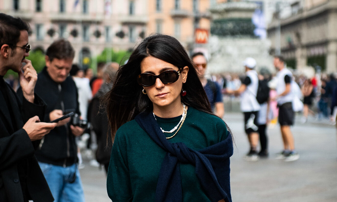 Tips για να πλύνεις τα σκουρόχρωμα ρούχα σου χωρίς να ξεβάψουν ή να ξεθωριάσουν