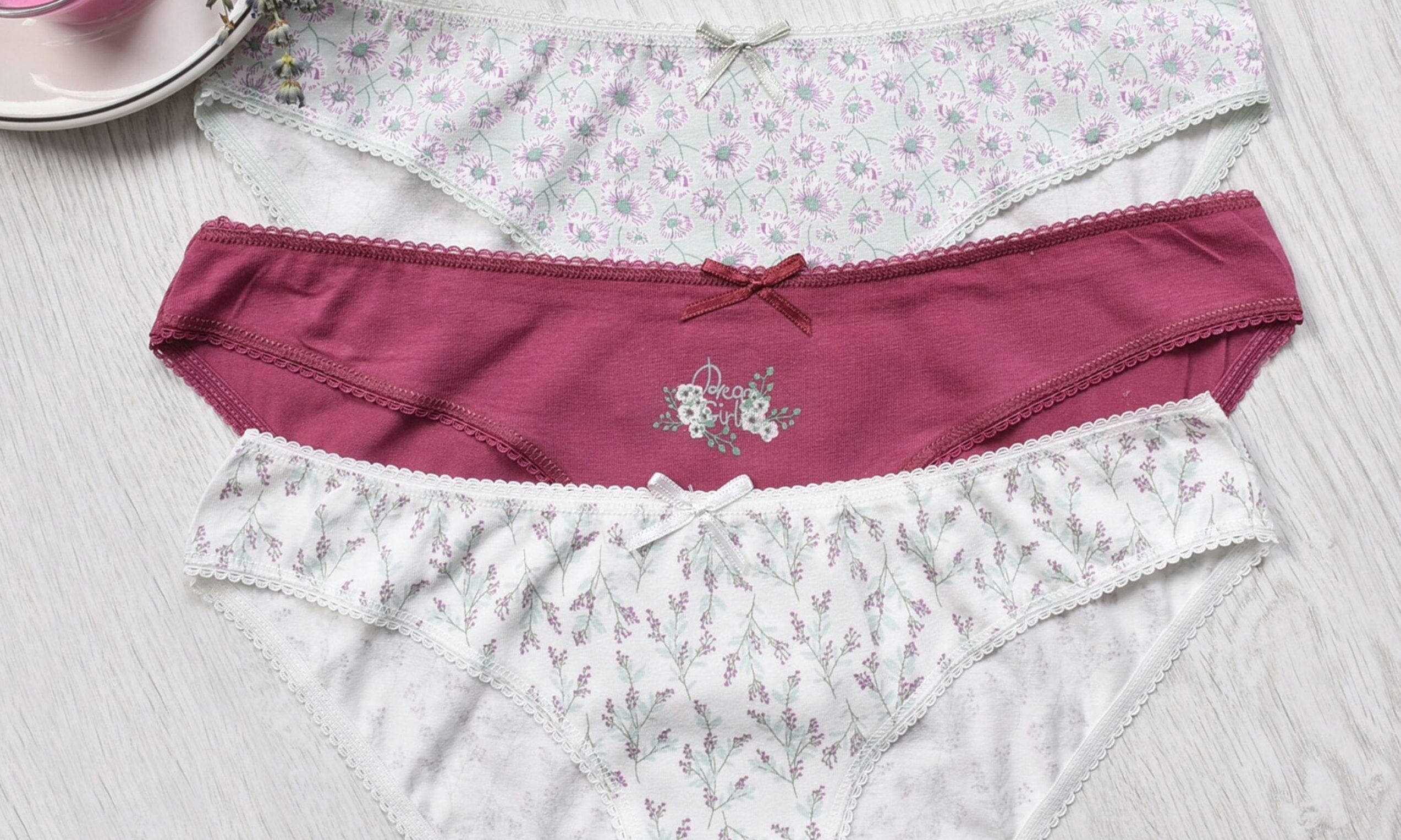 Για ποιο λόγο τα γυναικεία εσώρουχα έχουν έναν μικρό φιόγκο