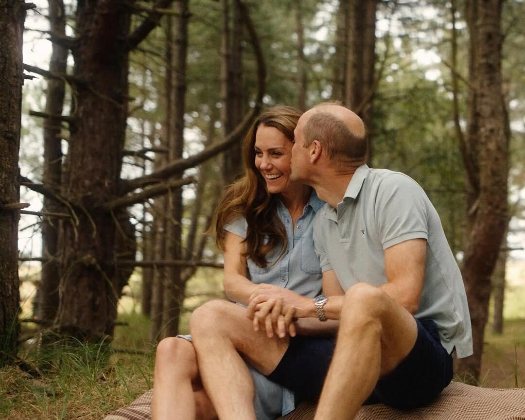 Η Kate Middleton μοιράζεται αξιολάτρευτα οικογενειακά πορτρέτα που ζωγράφισαν τα παιδιά της