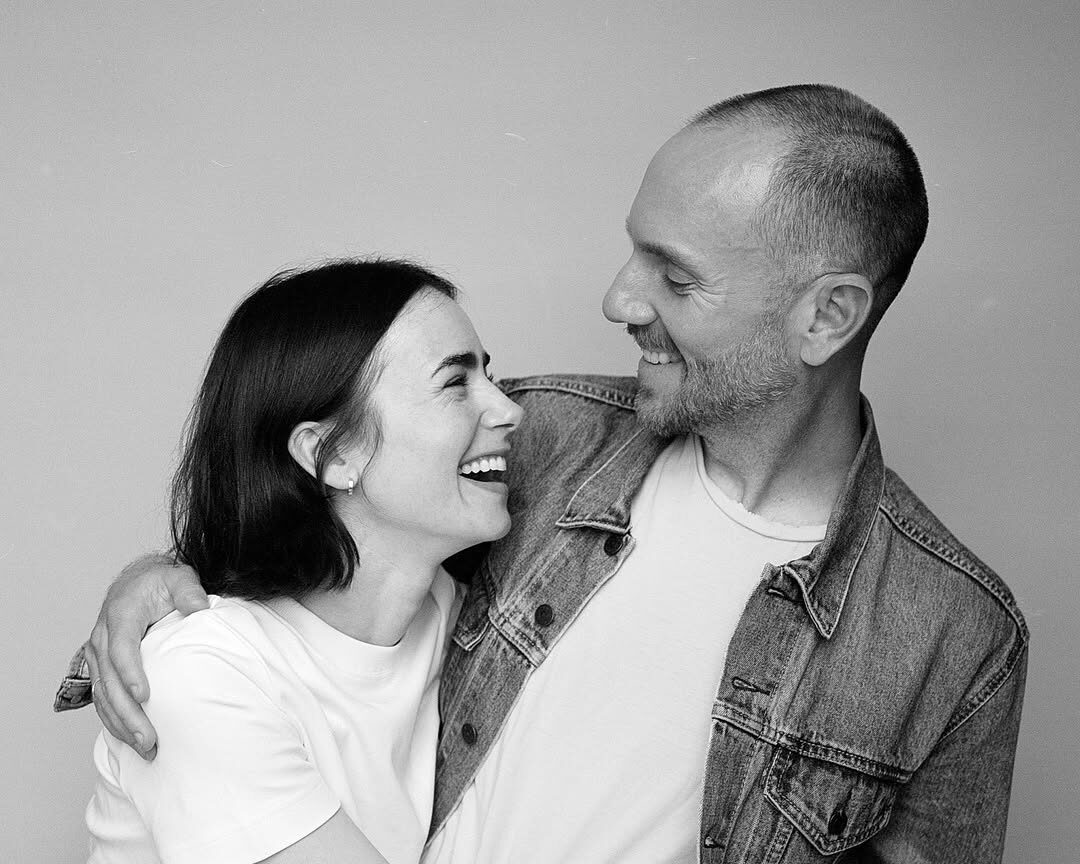 Η Lily Collins μοιράζεται την πρώτη φωτογραφία της με την κόρη της Tove