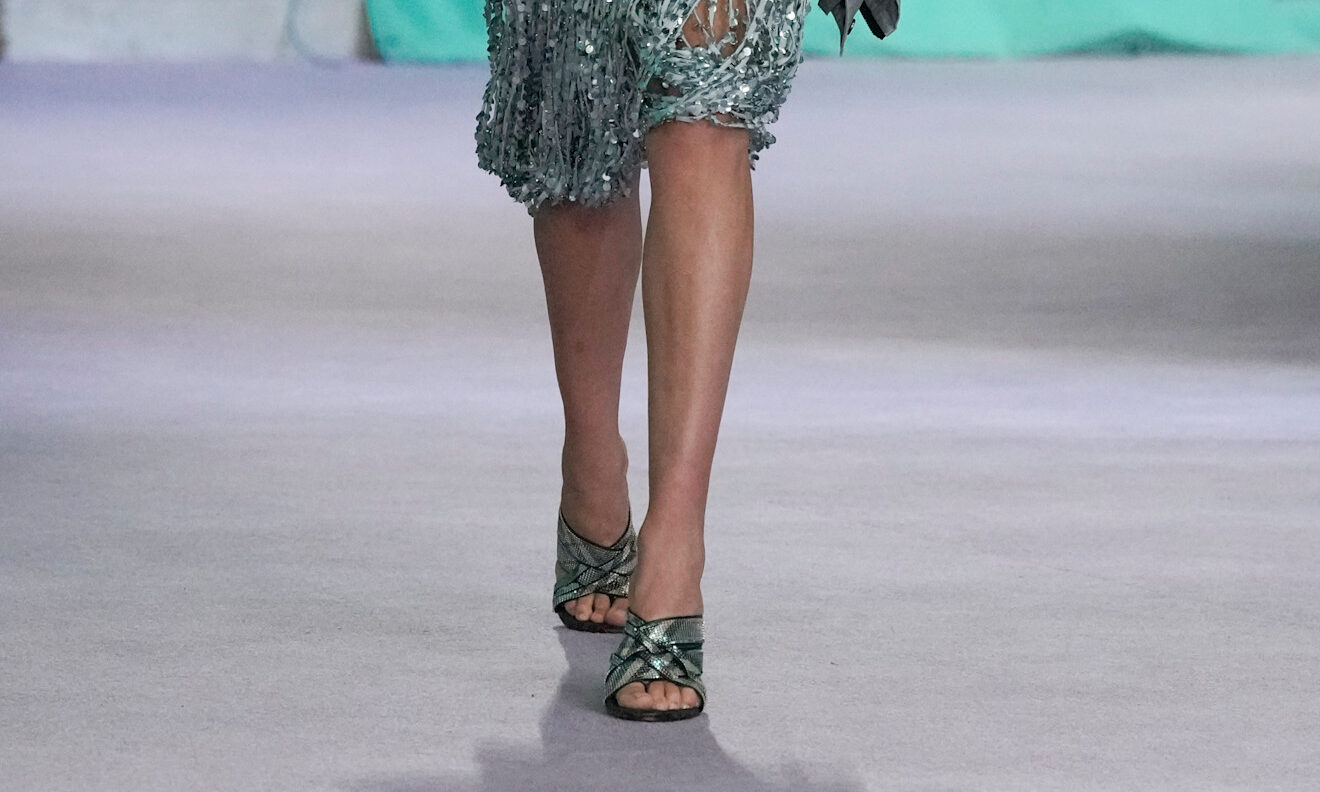 Οι 5 τάσεις στα σανδάλια και πέδιλα που πρέπει να επενδύσεις για το καλοκαίρι του 2025