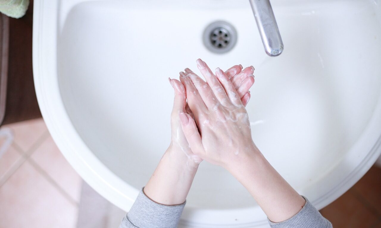 Προσοχή στο «περίεργο» σύμπτωμα του καρκίνου που εμφανίζεται σε χέρια και πόδια