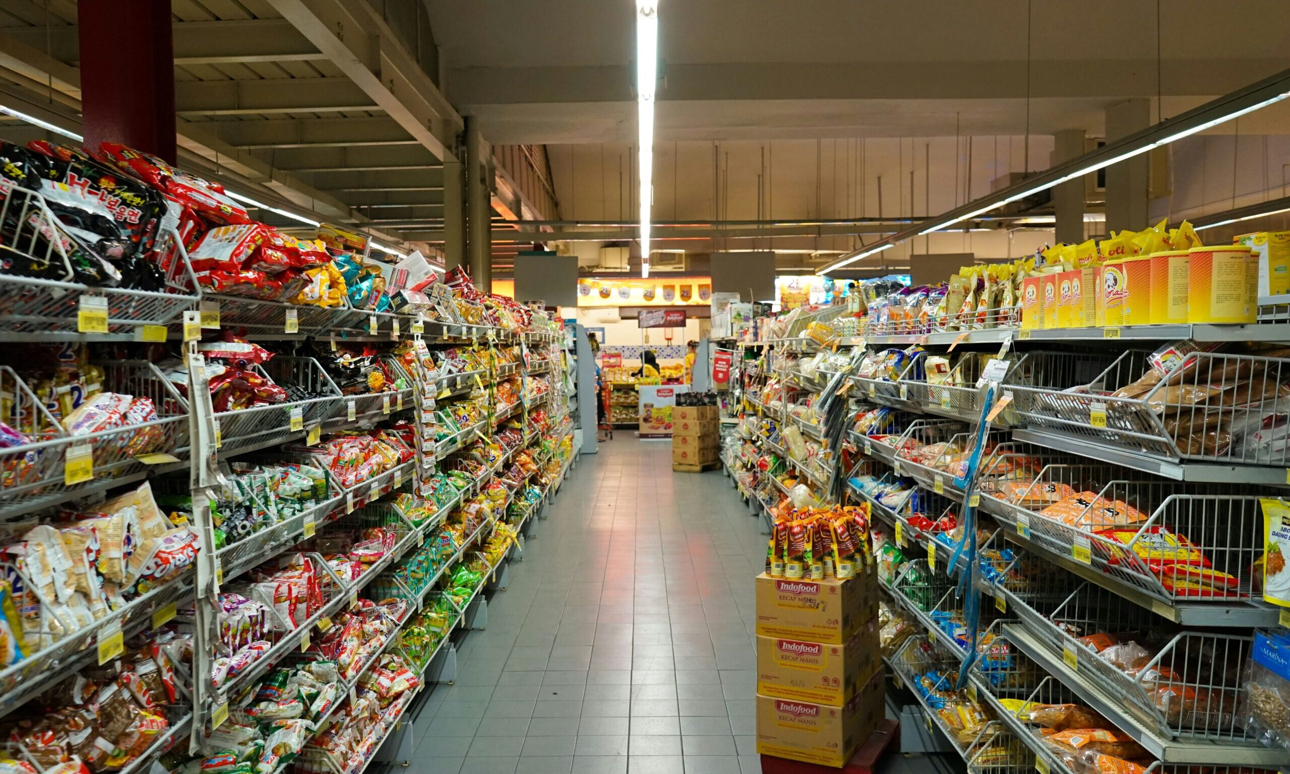 Δερματολόγος προειδοποιεί: Οι τροφές που γερνούν το δέρμα και σε κάνουν να φαίνεσαι μεγαλύτερη