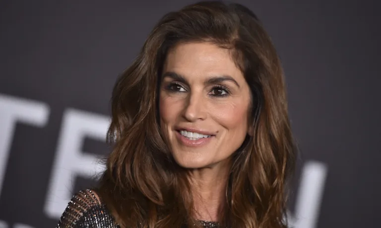 Σίντι Κρόφορντ: Τα 5 αντιγηραντικά συστατικά που λατρεύει για να παραμένει αψεγάδιαστη στα 59 της