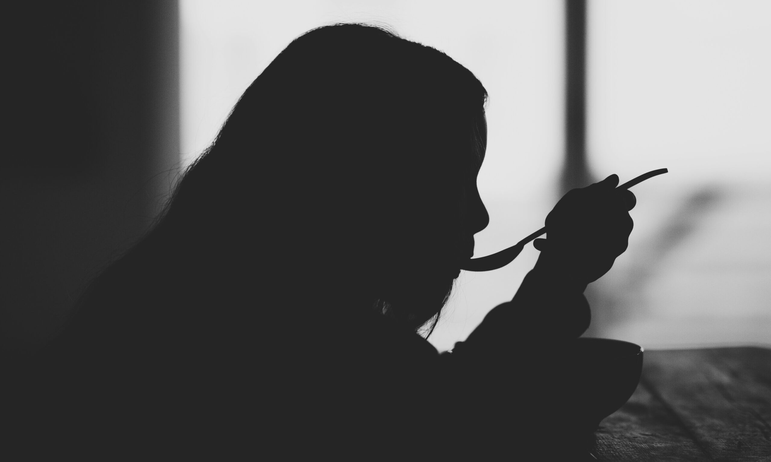 «Θα φαίνεσαι 10 χρόνια νεότερη»: Η τροφή που συστήνουν οι ειδικοί στις γυναίκες άνω των 40 για αντιγήρανση