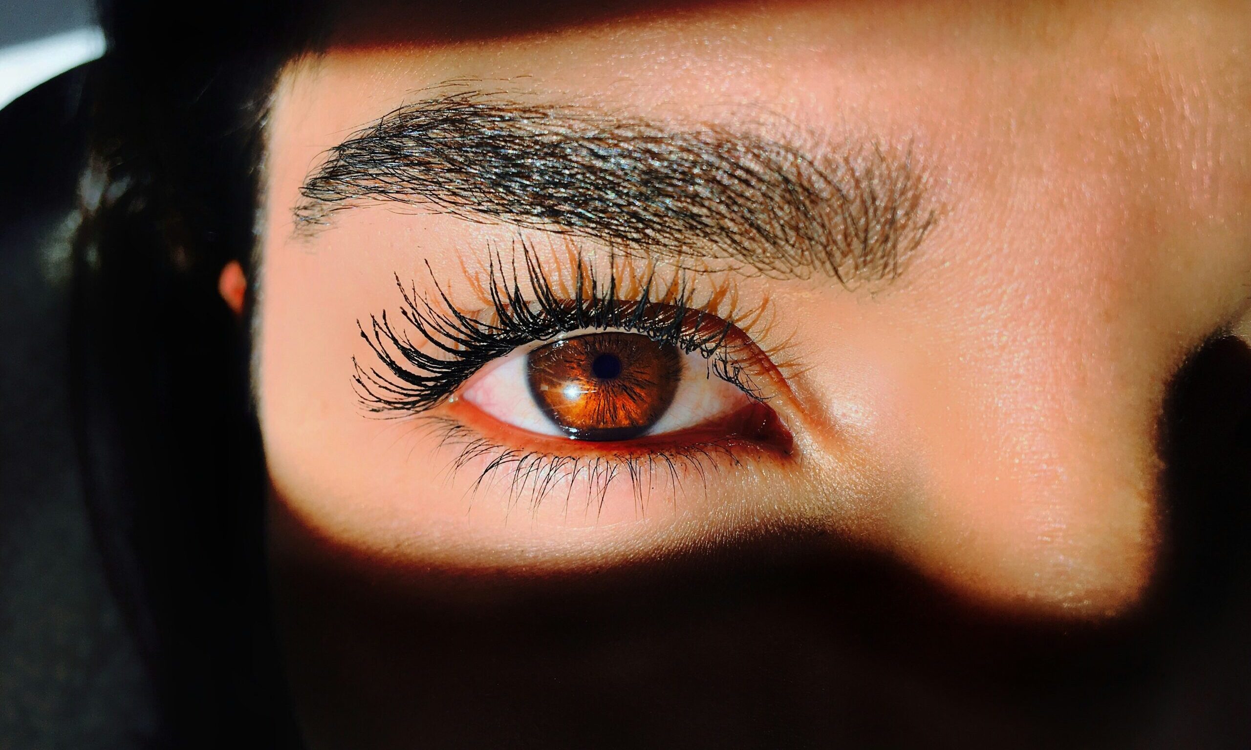 Το λάθος στα φρύδια που σε κάνει να φαίνεσαι μεγαλύτερη