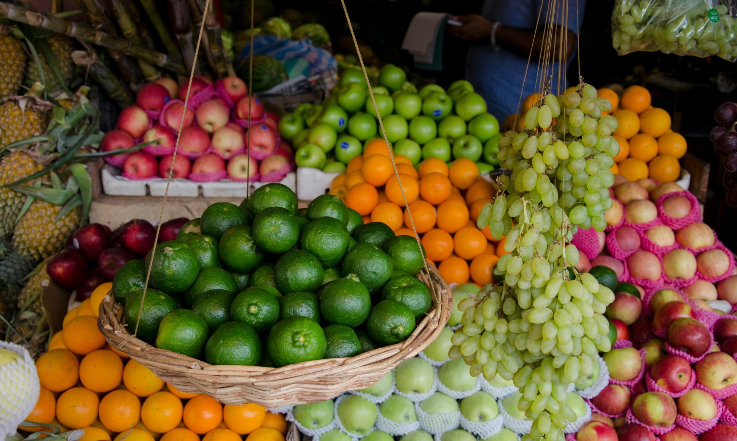 Αυτό είναι το φρούτο που αδυνατίζει και μειώνει τη φλεγμονή, σύμφωνα με μελέτες