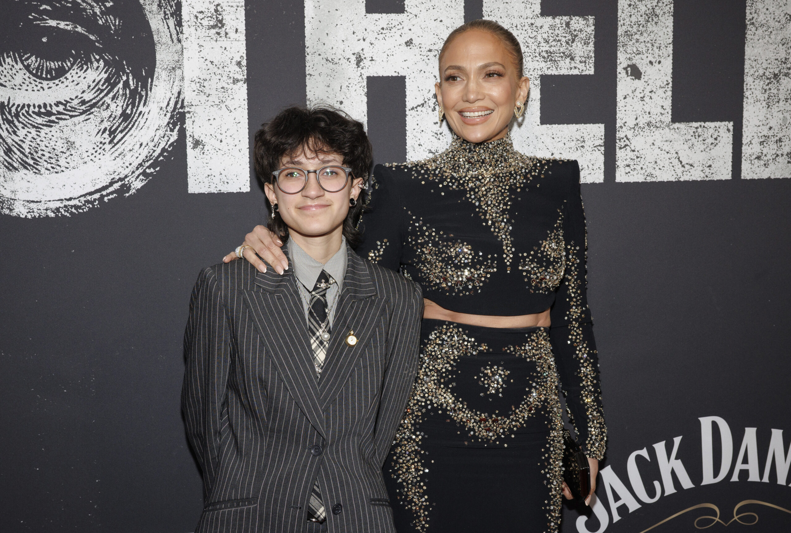 Η JLo απαστράπτουσα με το παιδί της Emme σε πρεμιέρα στο Broadway