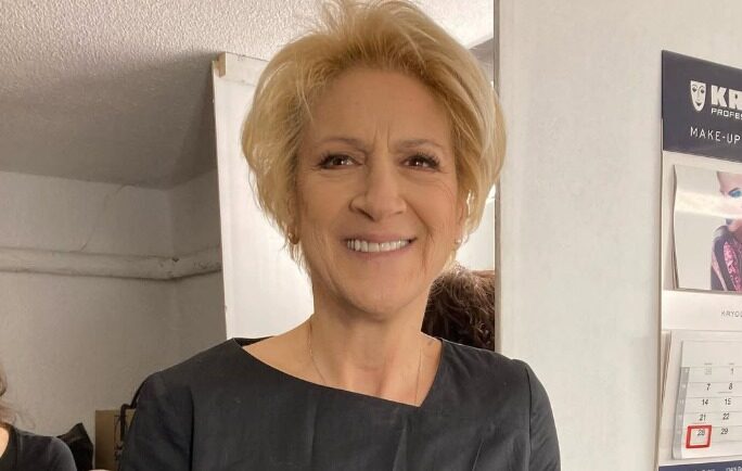 Βαρύ το κλίμα στην κηδεία της Καίτης Κωνσταντίνου – Υποβασταζόμενη η μητέρα της