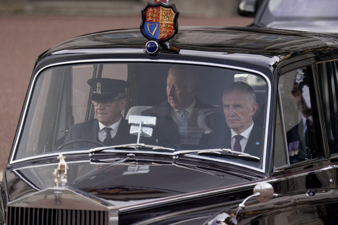 Ο απρόσμενος λόγος που η βασιλική οικογένεια δεν φοράει πάντα ζώνες ασφαλείας