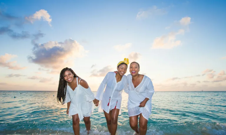 Φιλίες και κολλαγόνο: Πώς οι σχέσεις μπορούν να ενισχύσουν την υγεία του δέρματός σου